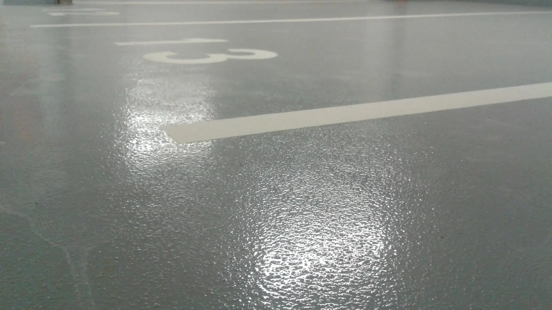 Polyuretanová podlaha v parkovacích prostorách